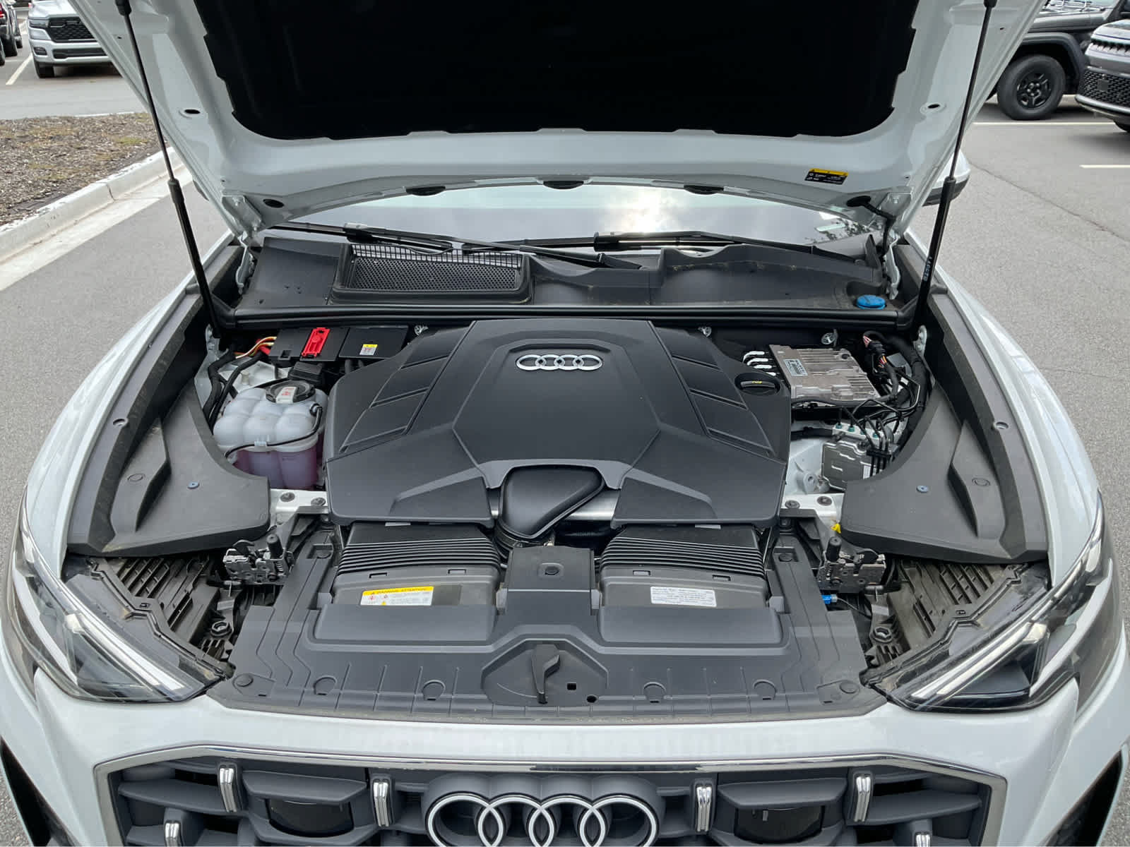 Used 2025 Audi Q8 Premium Plus AWD/4WD image 31