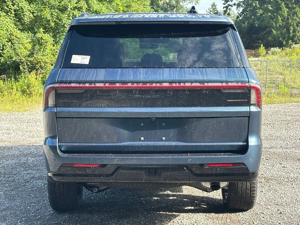 New 2027 Lincoln Navigator Reserve w/ Jet Appearance Package AWD/4WD image 4