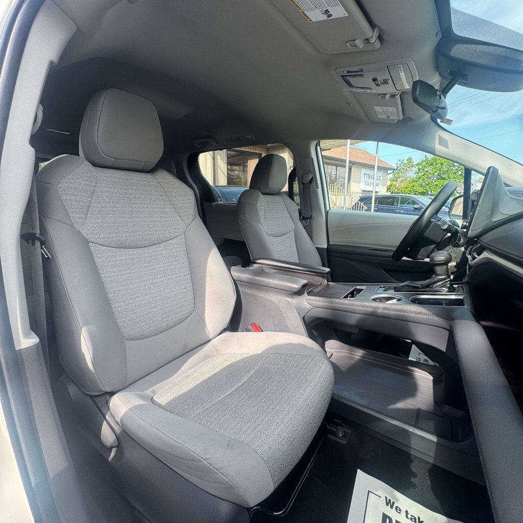 Used 2022 Toyota Sienna LE FWD image 18