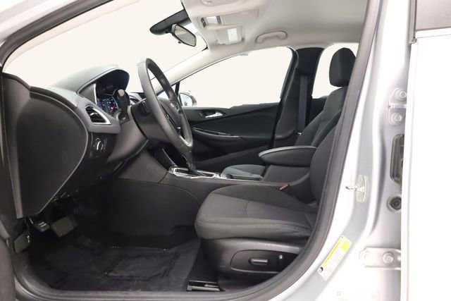 Used 2018 Chevrolet Cruze LT w/ Convenience Package FWD image 11