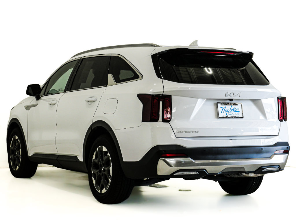 Used 2024 Kia Sorento S FWD image 8
