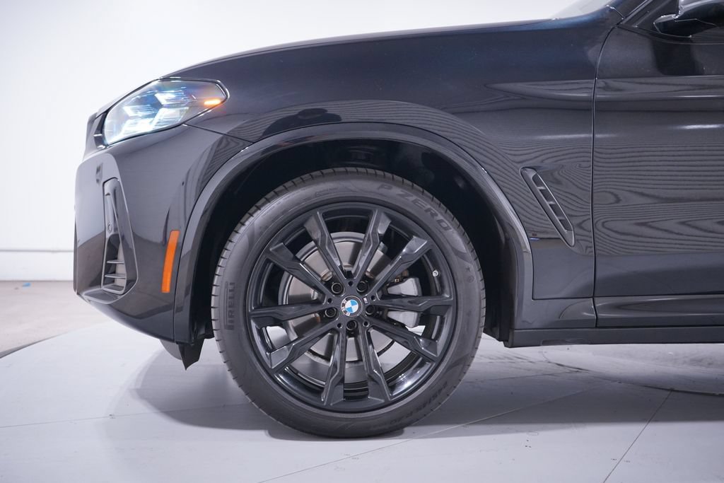 Used 2024 BMW X4 xDrive30i AWD/4WD image 2