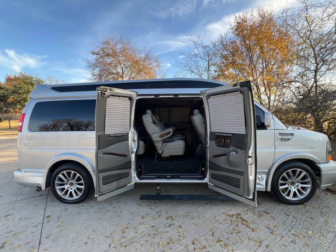 Used 2022 Chevrolet Express 2500 Extended w/ Enhanced Convenience Package image 23