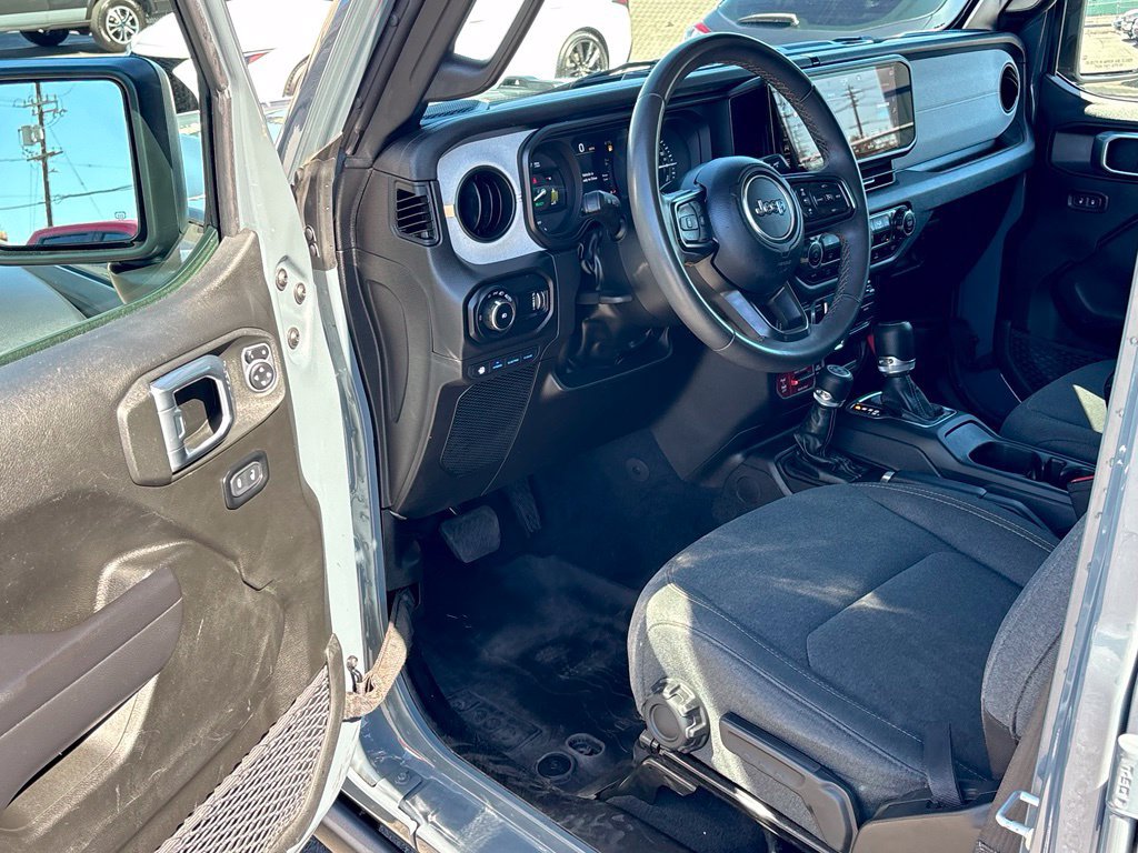 Used 2024 Jeep Wrangler Unlimited AWD/4WD image 9