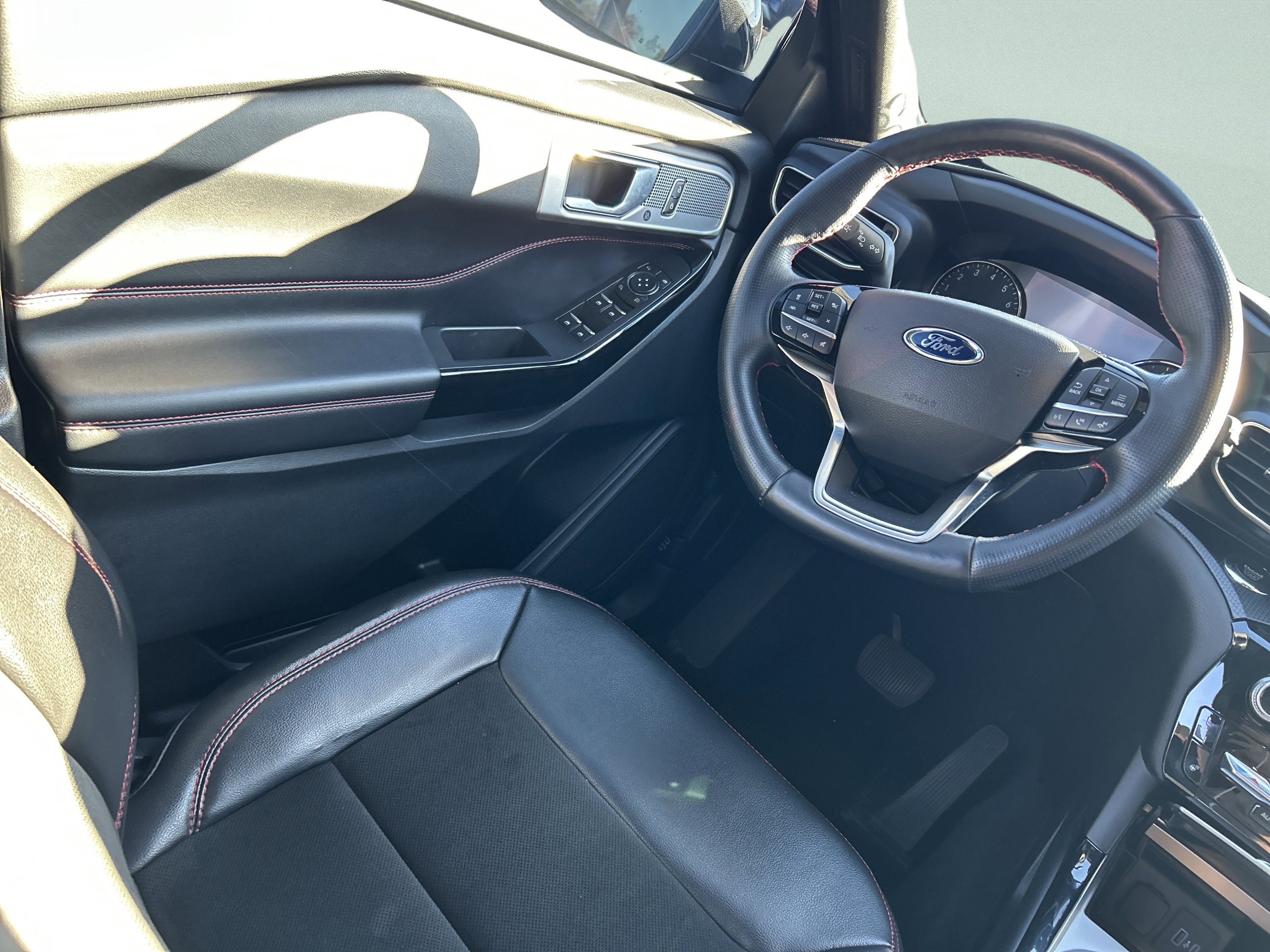 Used 2022 Ford Explorer ST-Line w/ Class IV Trailer Tow Package image 40