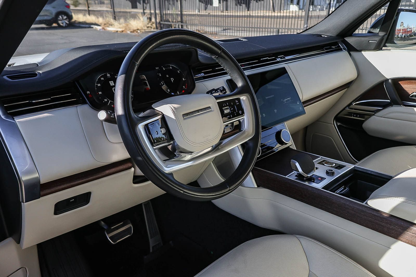 Certified 2023 Land Rover Range Rover SE AWD/4WD image 28