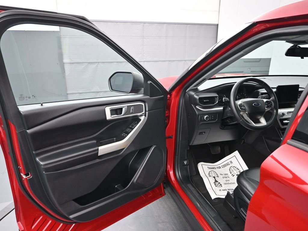 Certified 2020 Ford Explorer XLT w/ Equipment Group 202A image 9