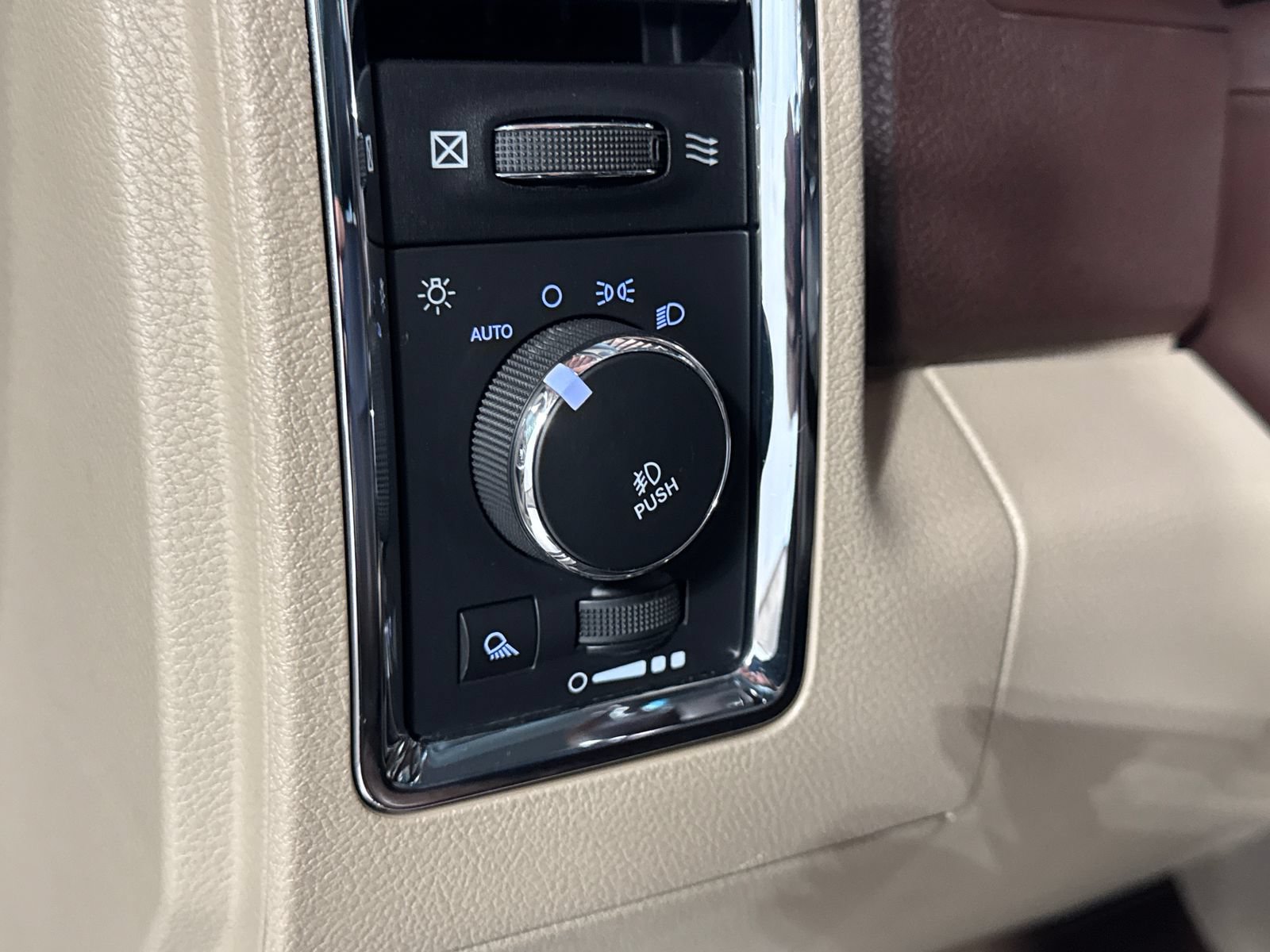 Used 2015 RAM 3500 Laramie Longhorn AWD/4WD image 18