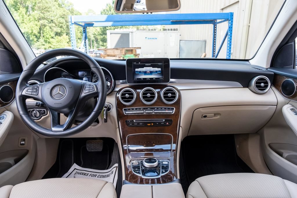 Used 2019 Mercedes-Benz GLC 300 4MATIC image 17