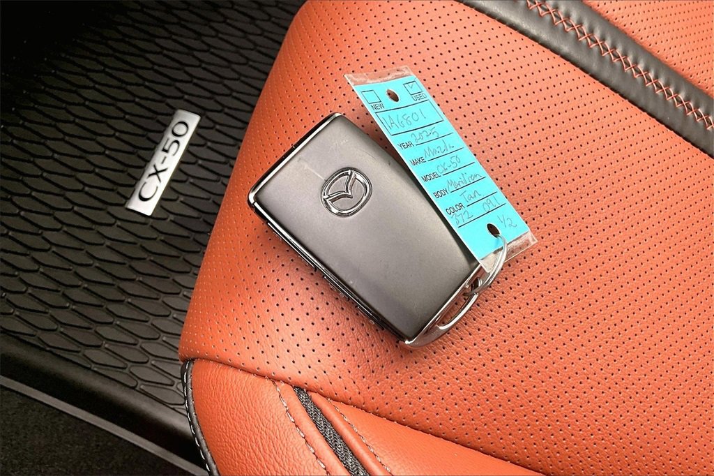 Used 2025 MAZDA CX-50 Meridian Edition image 11