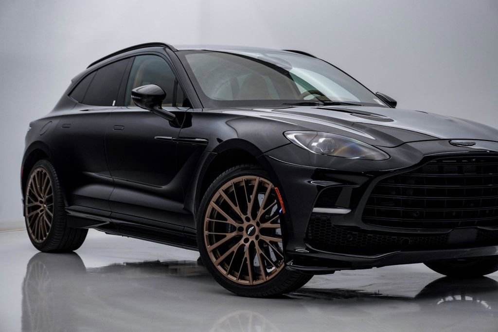 Used 2025 Aston Martin DBX 707 image 2