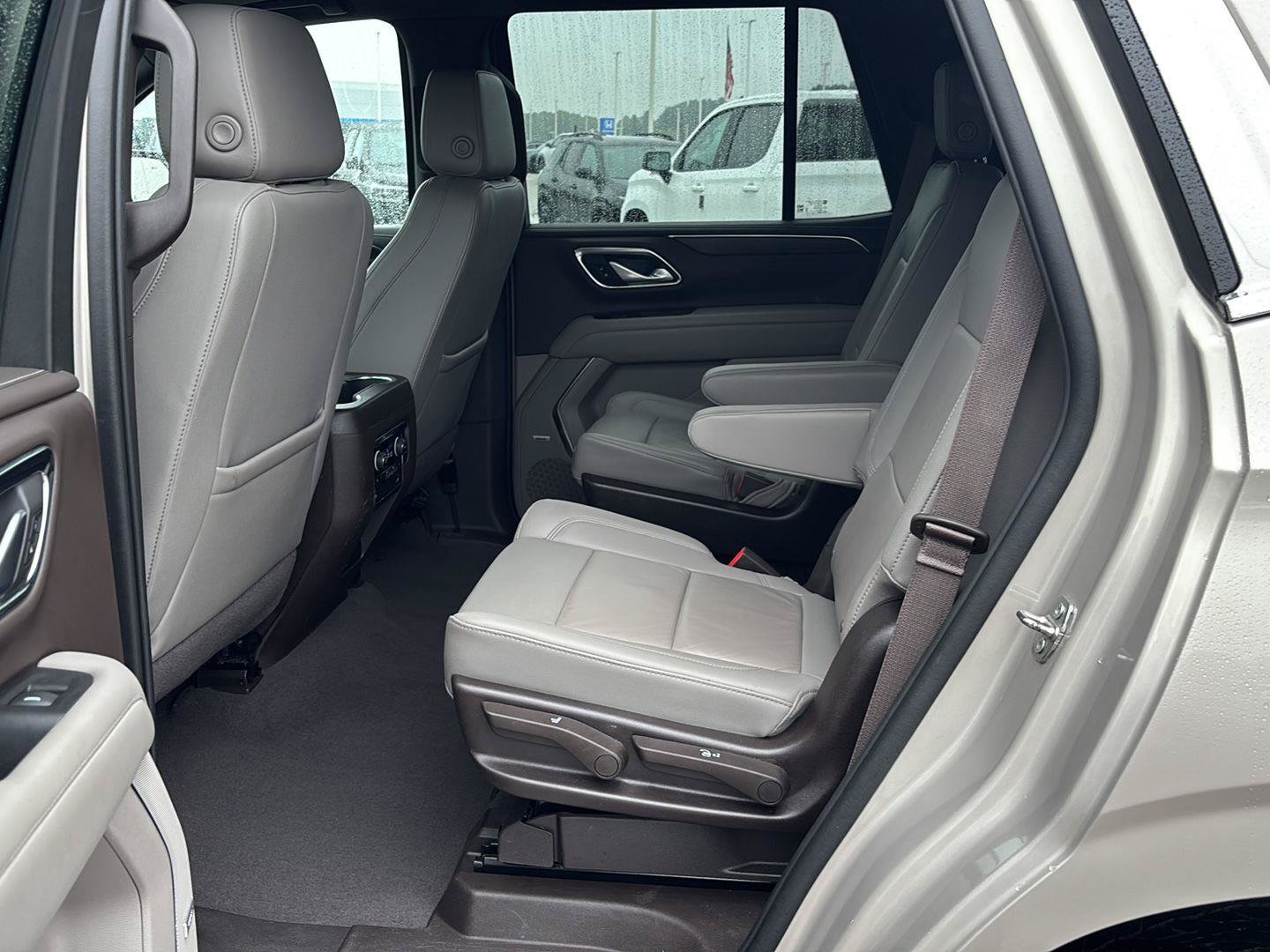 Used 2022 Chevrolet Tahoe LT w/ LT Signature Plus Package AWD/4WD image 13