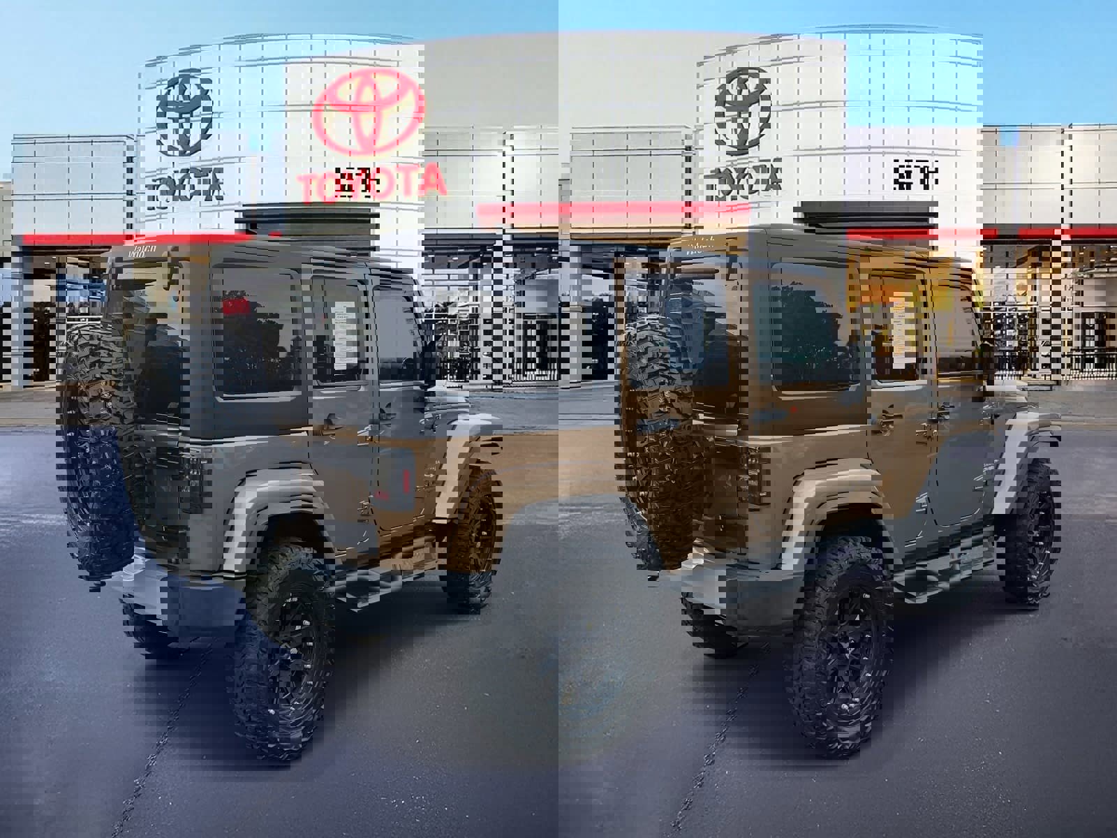 Used 2015 Jeep Wrangler Unlimited Sahara w/ Connectivity Group image 5