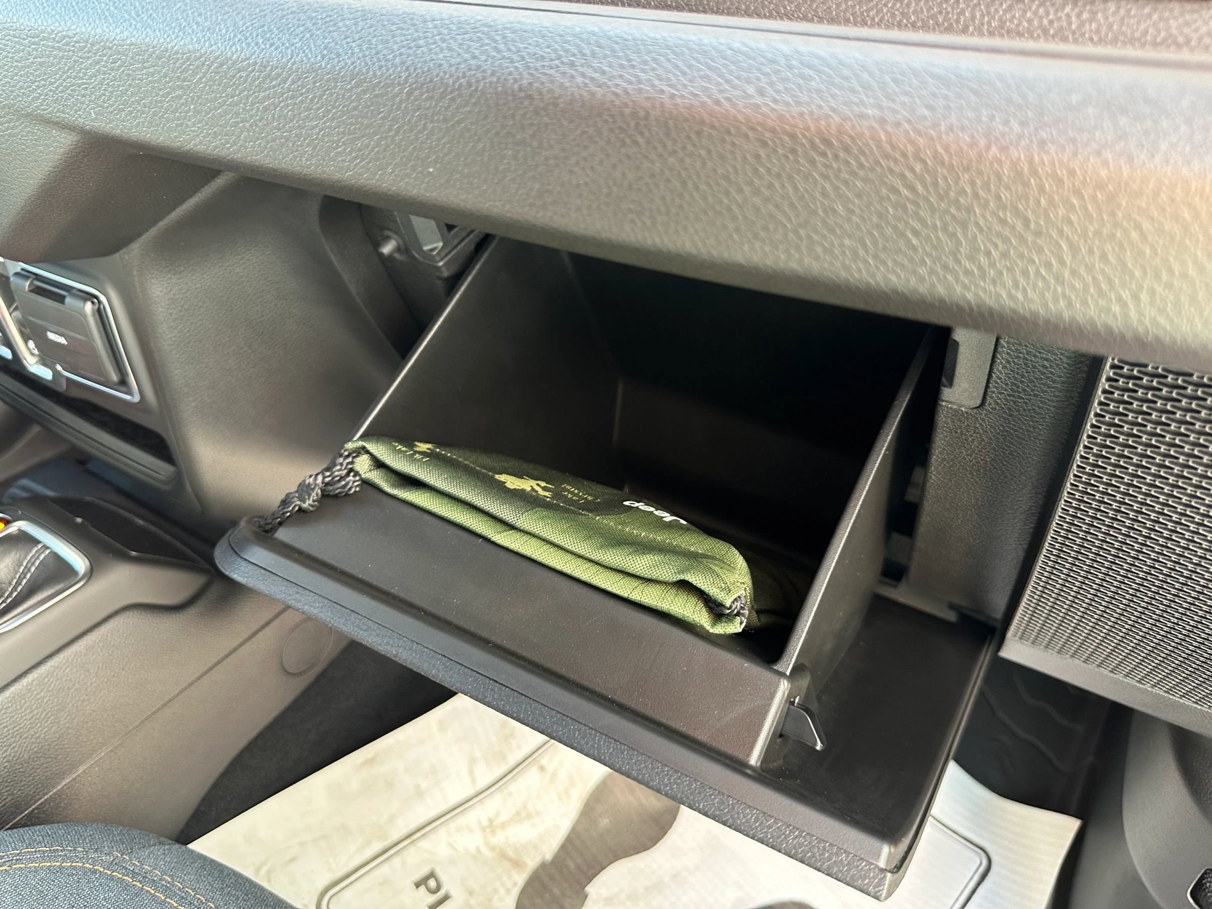 Used 2025 Jeep Wrangler Sport image 30