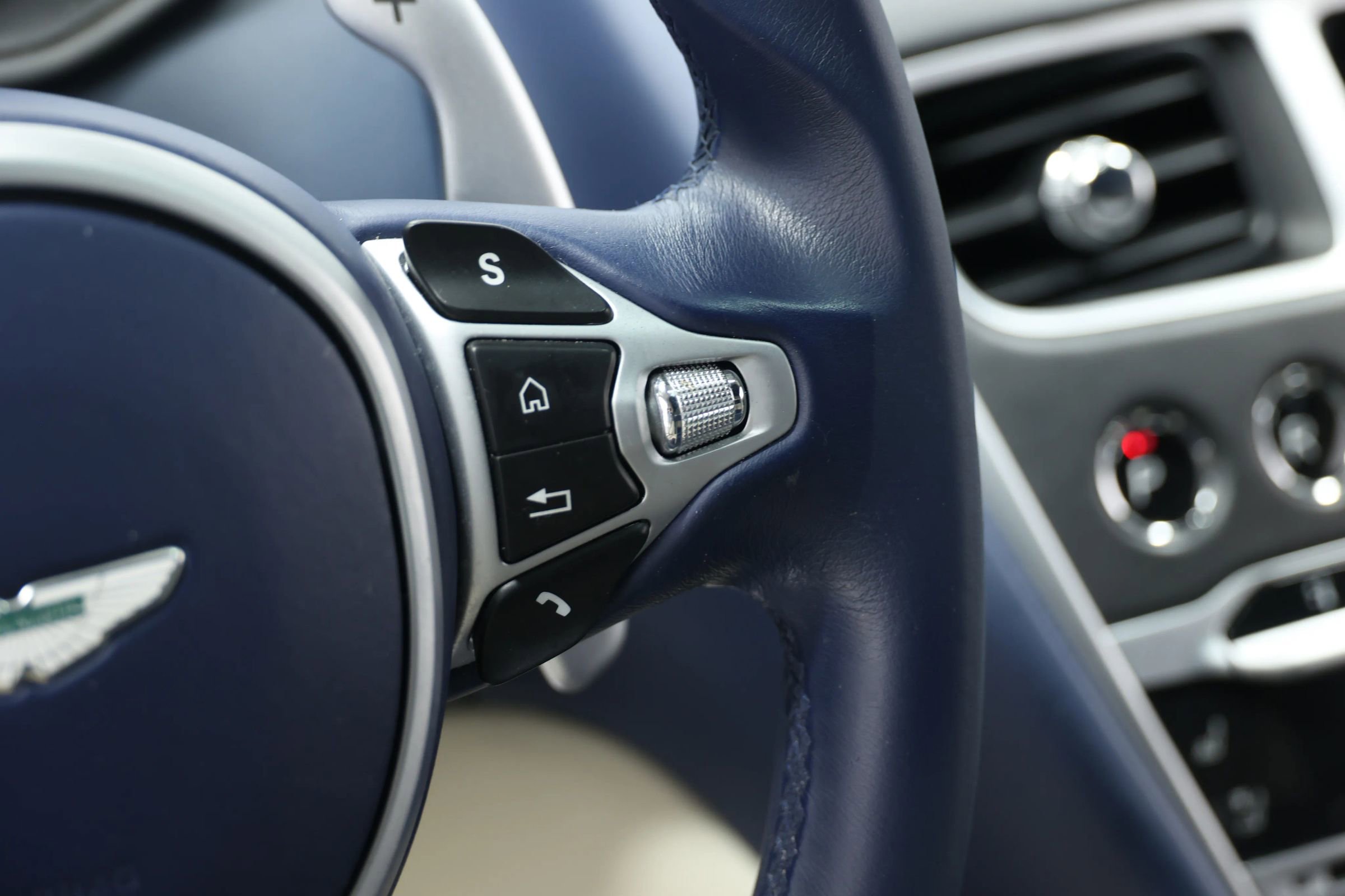 Used 2017 Aston Martin DB11 V12 image 31