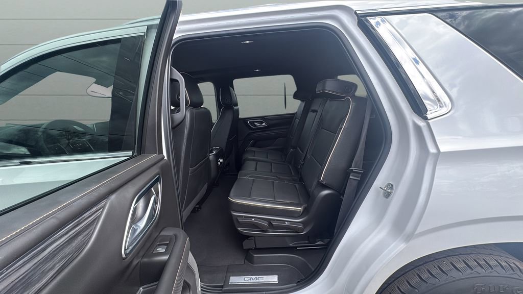 Used 2022 GMC Yukon SLT w/ SLT Premium Package AWD/4WD image 12