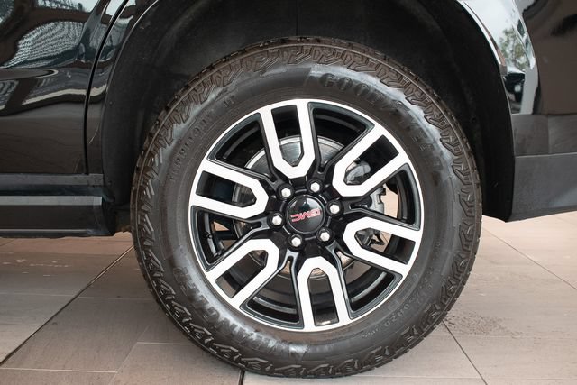 Used 2024 GMC Yukon AT4 w/ AT4 Premium Package AWD/4WD image 9