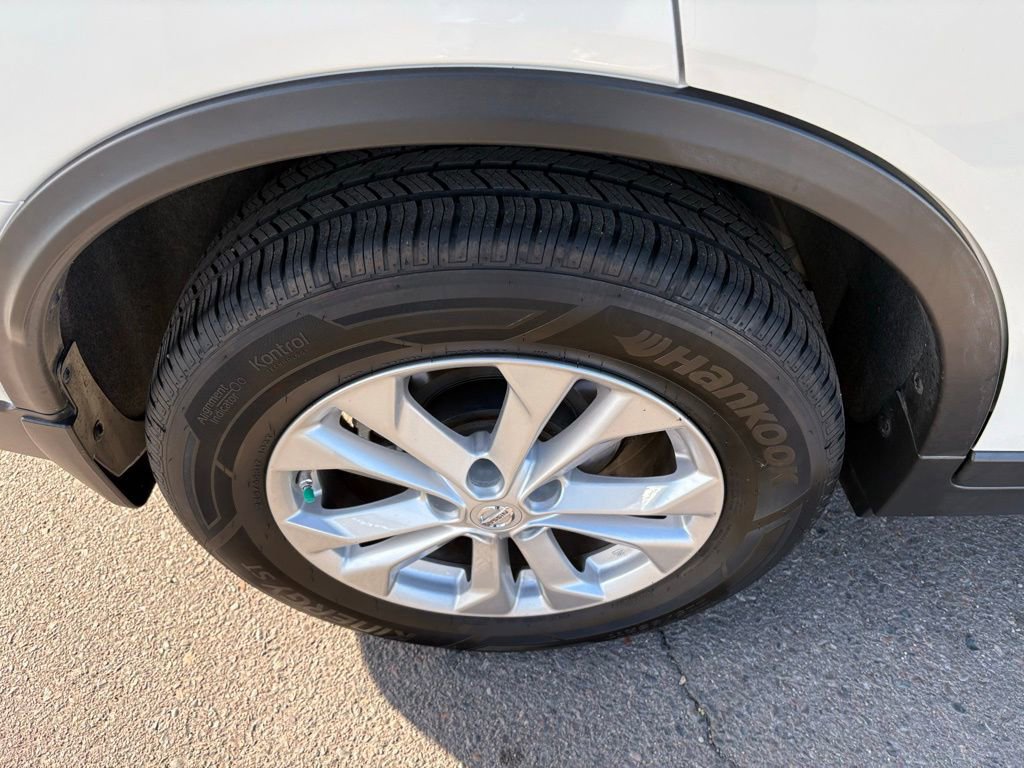 Used 2015 Nissan Rogue SV image 10