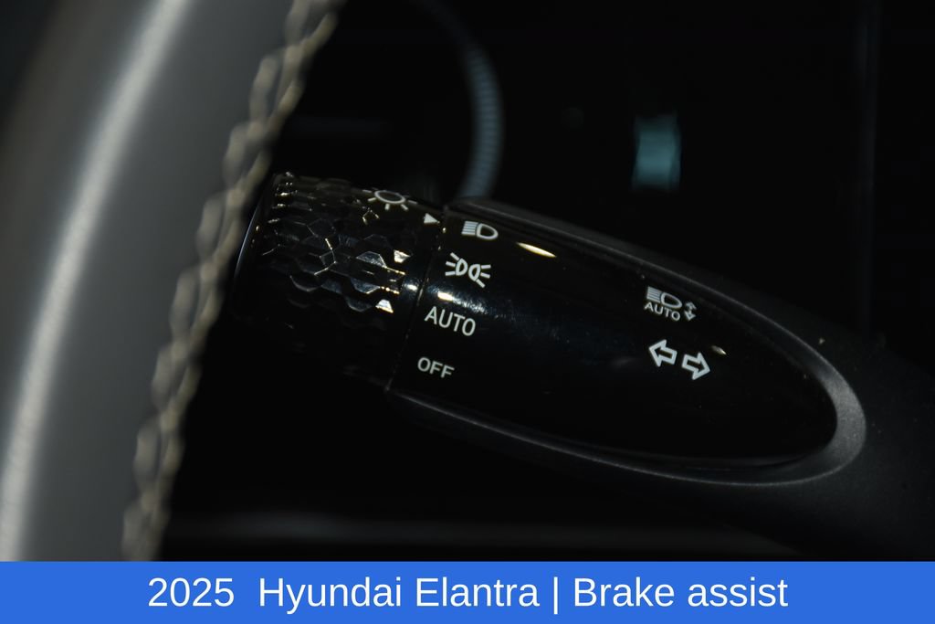Used 2025 Hyundai Elantra SEL FWD image 13
