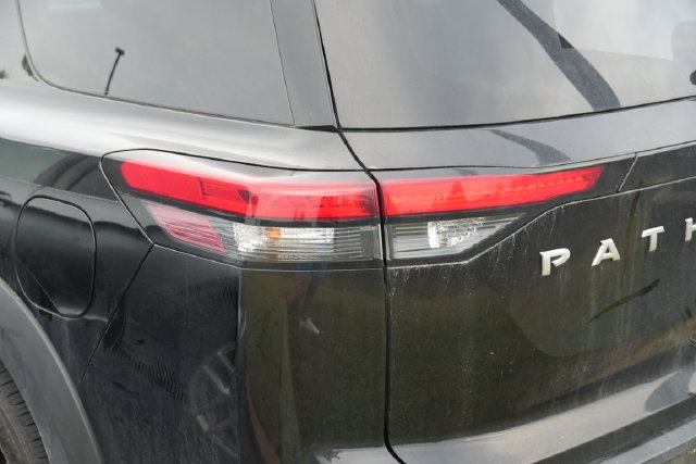 Used 2025 Nissan Pathfinder SV FWD image 16