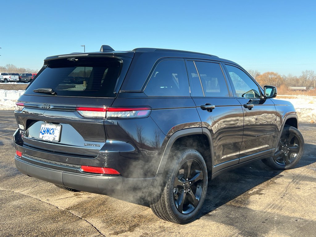 Used 2024 Jeep Grand Cherokee Limited w/ Luxury Tech Group II image 4