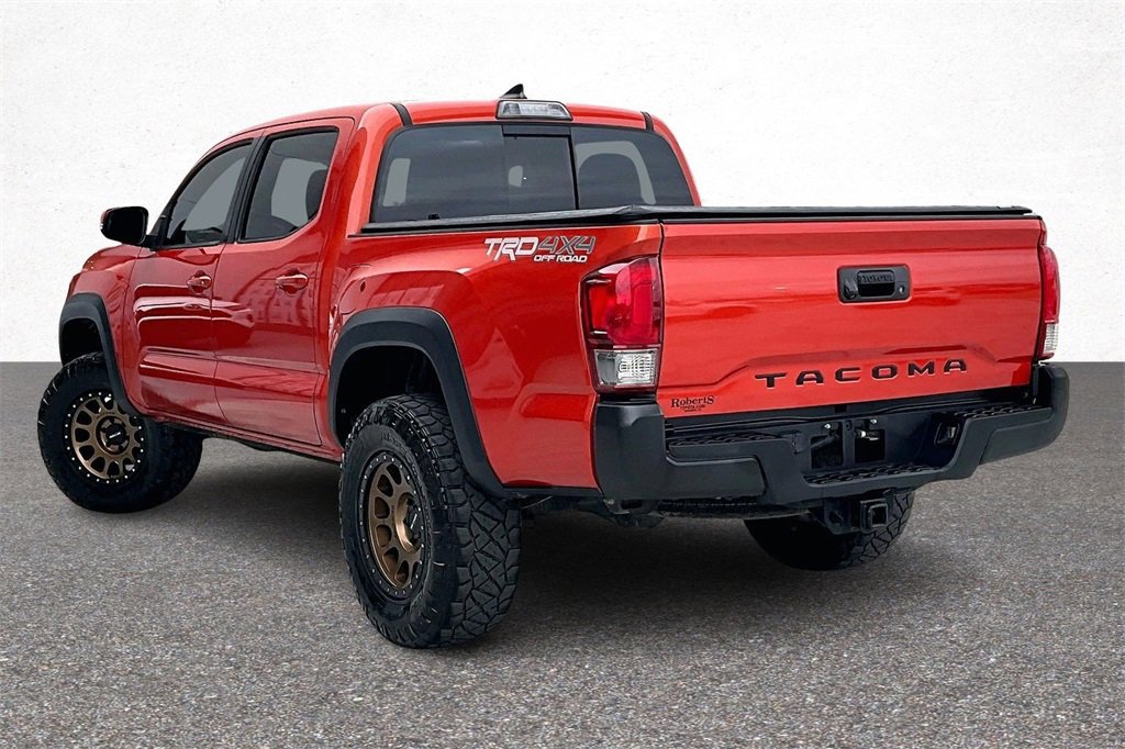 Used 2017 Toyota Tacoma TRD Off-Road image 4