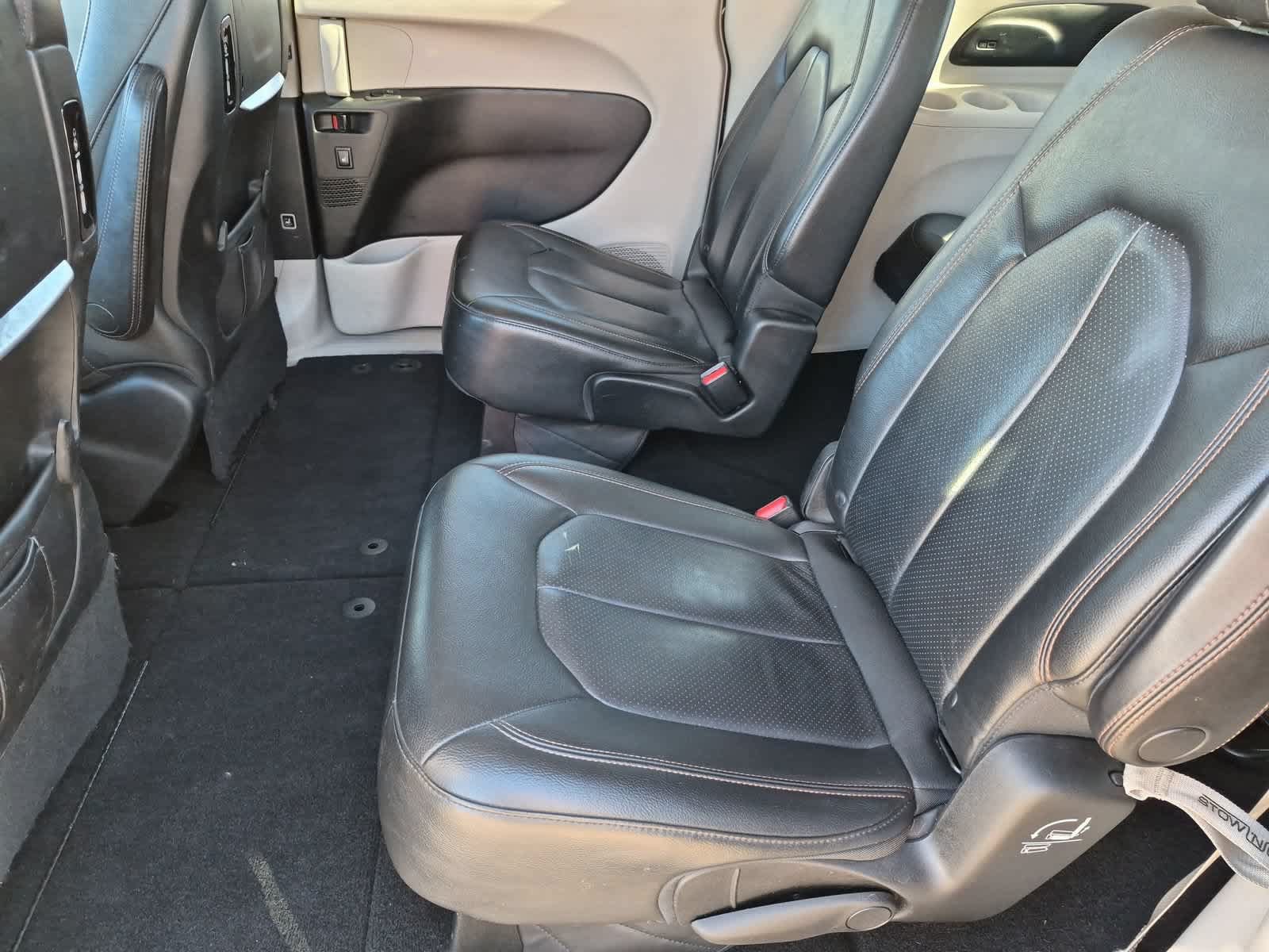 Used 2018 Chrysler Pacifica Touring-L Plus FWD image 19
