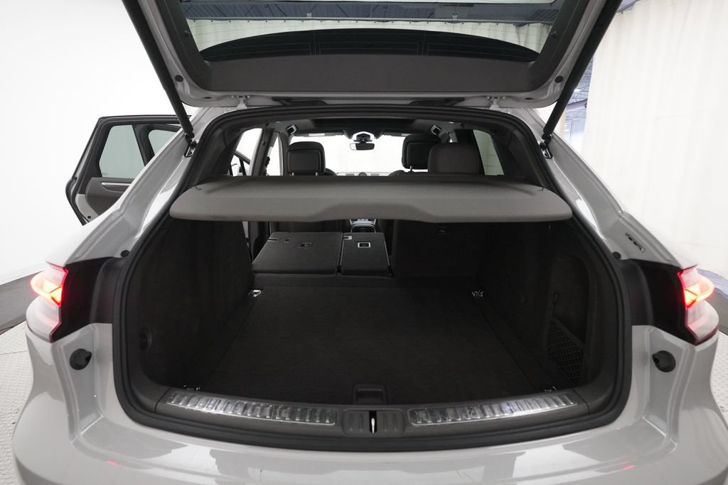 Certified 2023 Porsche Macan AWD/4WD image 10