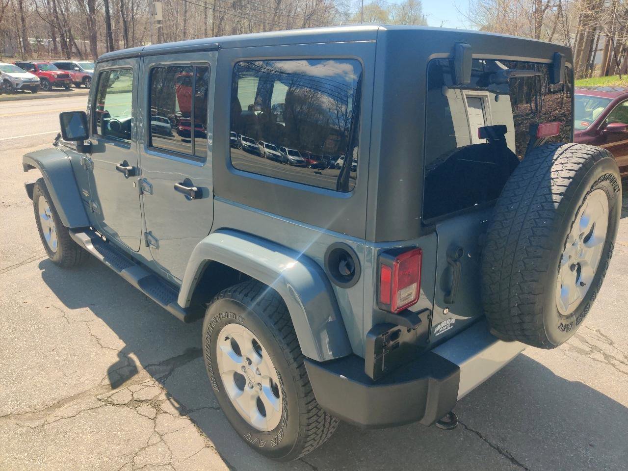 Used 2014 Jeep Wrangler Unlimited Sahara w/ Connectivity Group AWD/4WD image 4