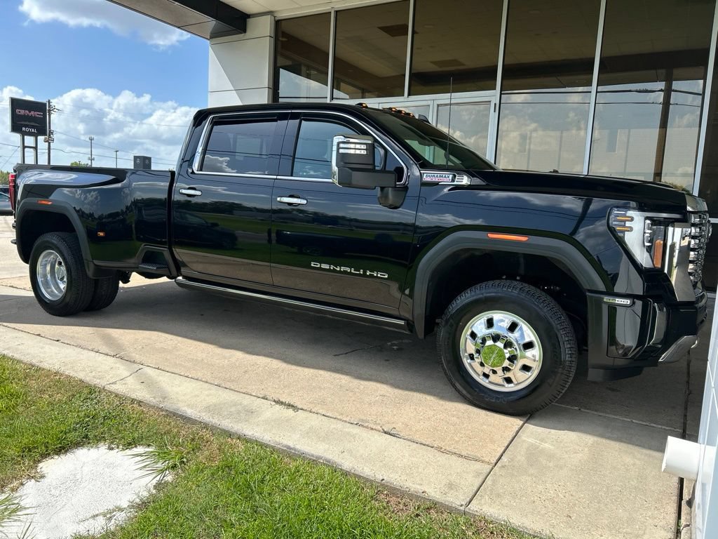 Used 2024 GMC Sierra 3500 Denali w/ Denali Reserve Package AWD/4WD image 2