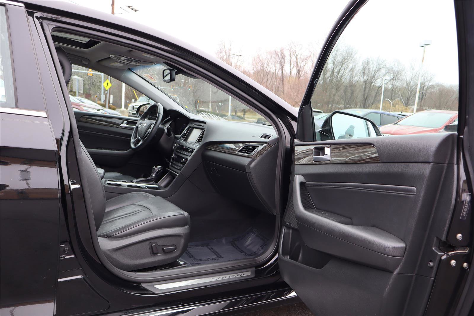 Used 2015 Hyundai Sonata Limited w/ Option Group 06 image 24