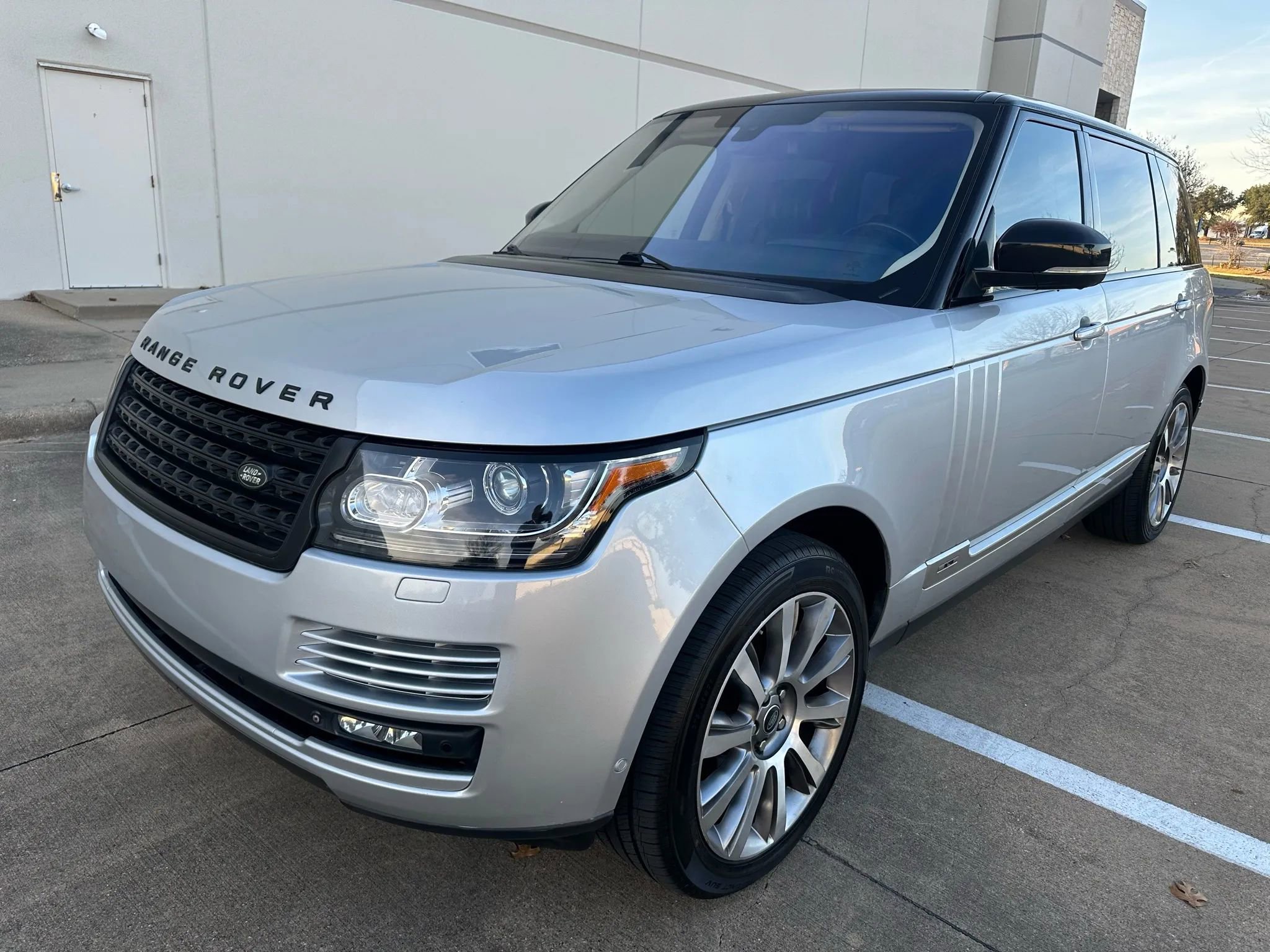 Used 2014 Land Rover Range Rover Long Wheelbase Autobiography image 2