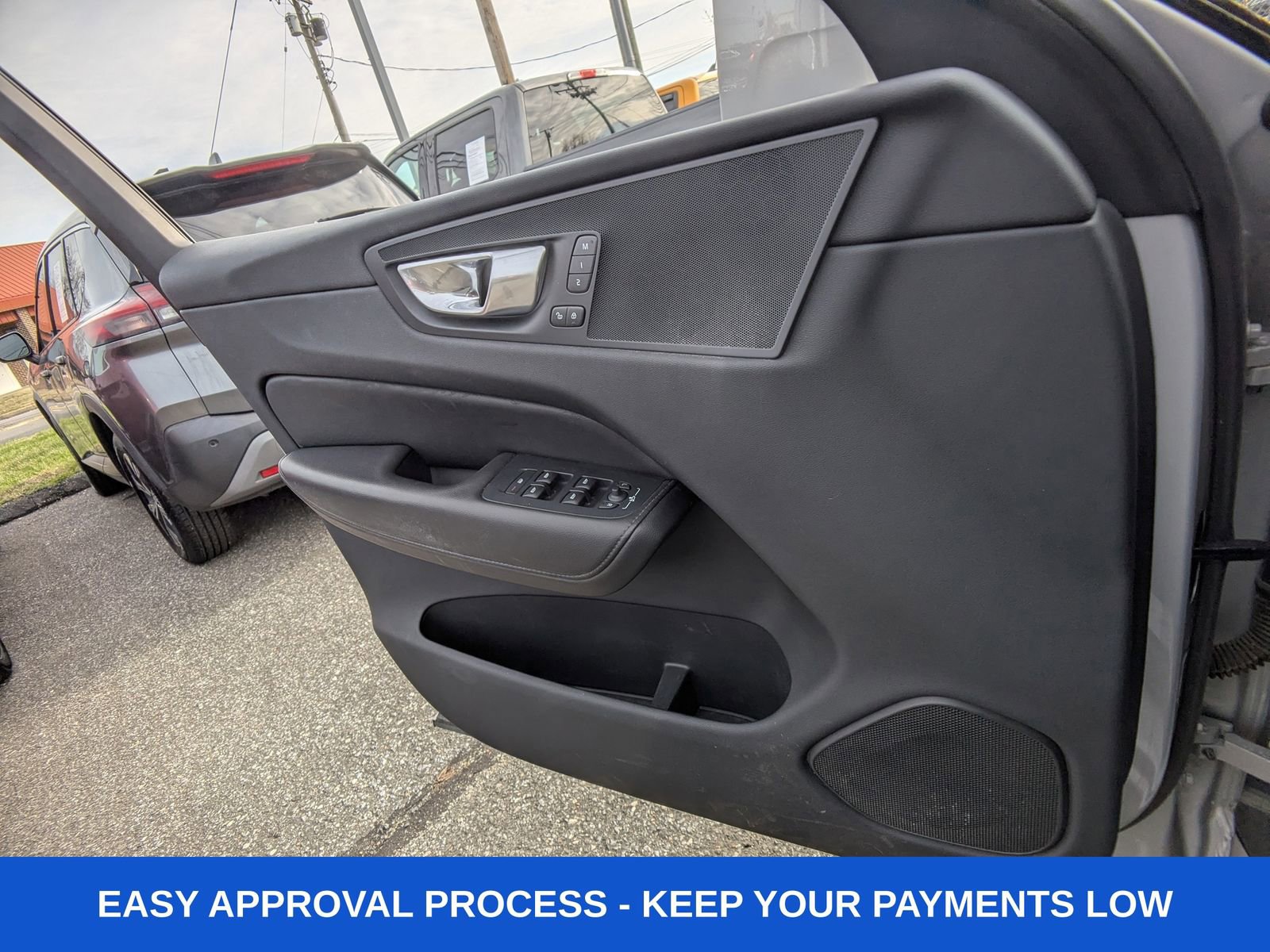 Used 2023 Volvo XC60 B5 Core image 32