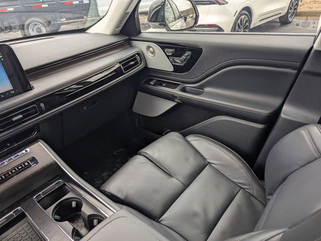 New 2025 Lincoln Aviator Reserve w/ Luxury Package image 13