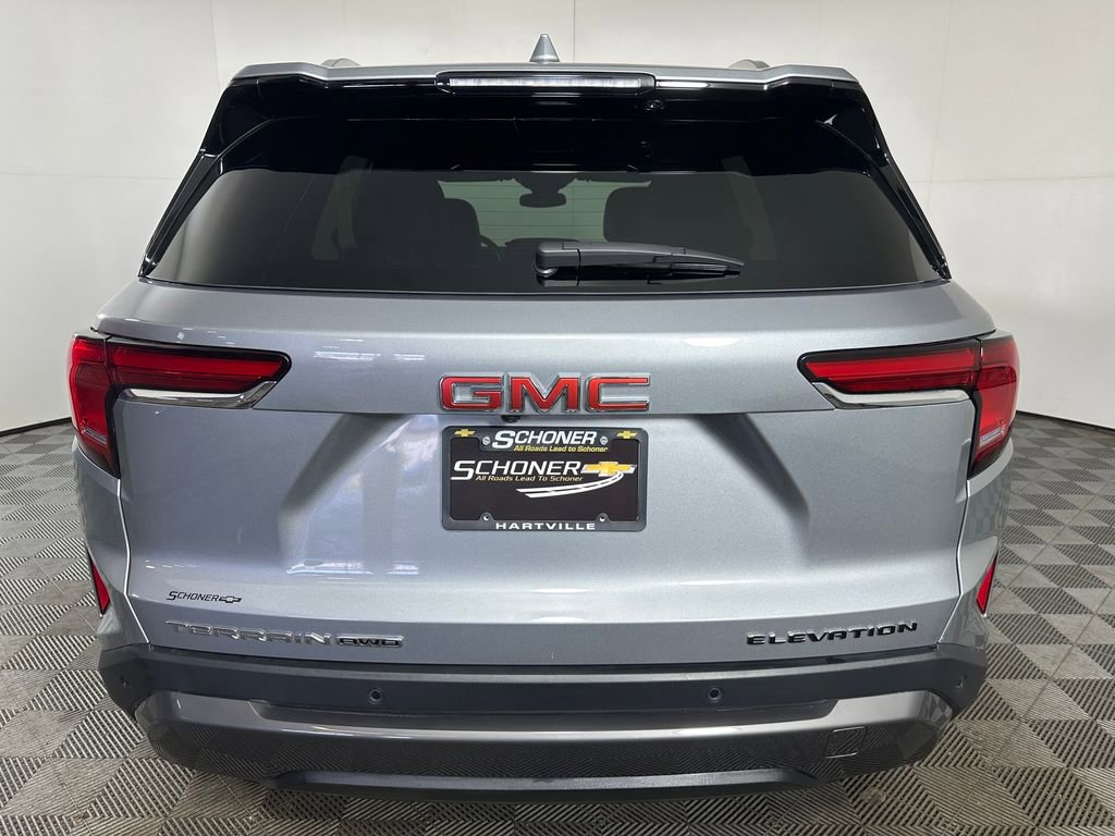 Used 2026 GMC Terrain Elevation w/ Elevation Premium Package image 4