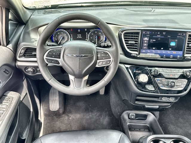 Used 2025 Chrysler Pacifica Select FWD image 14