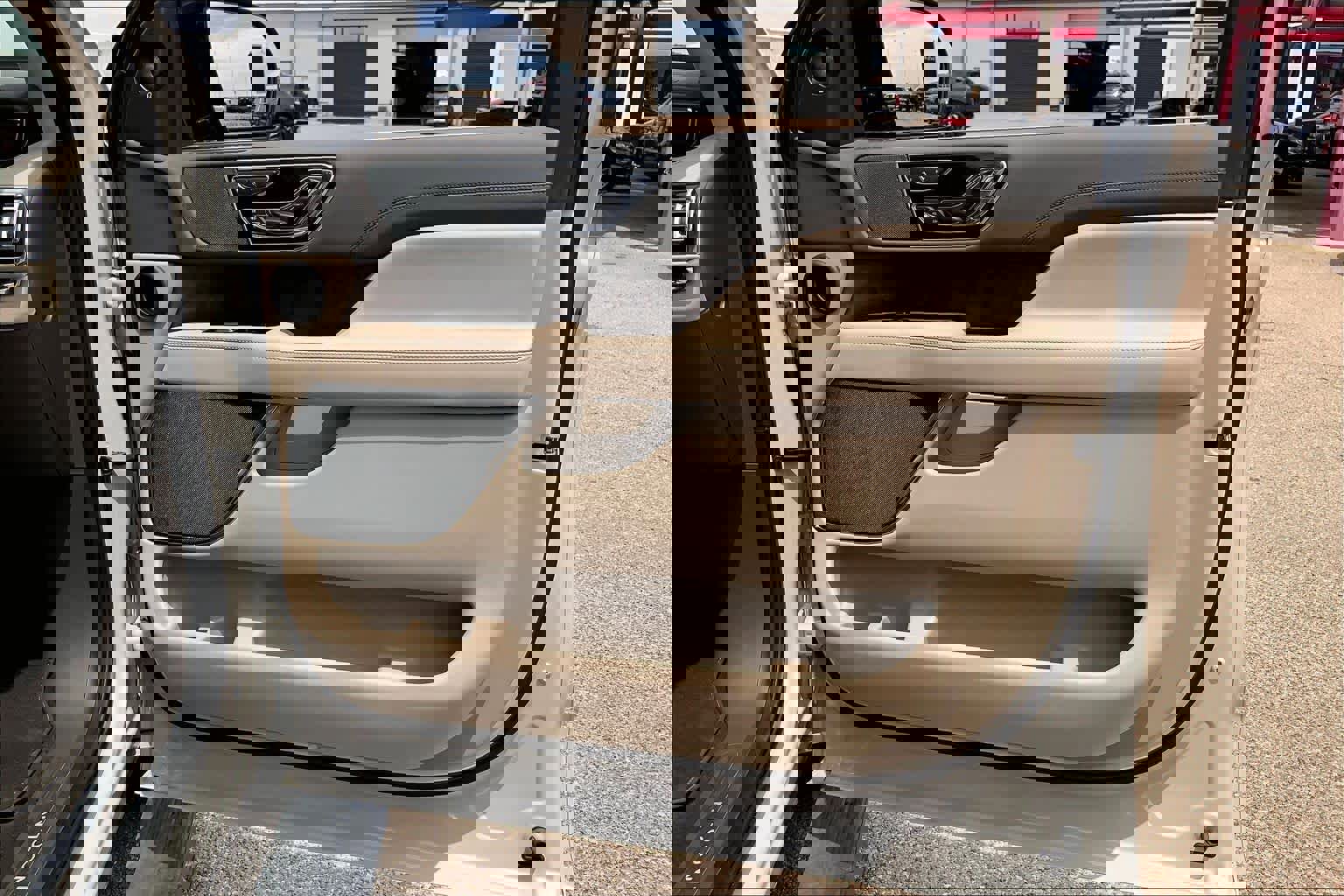 Used 2023 Lincoln Navigator Reserve RWD image 23