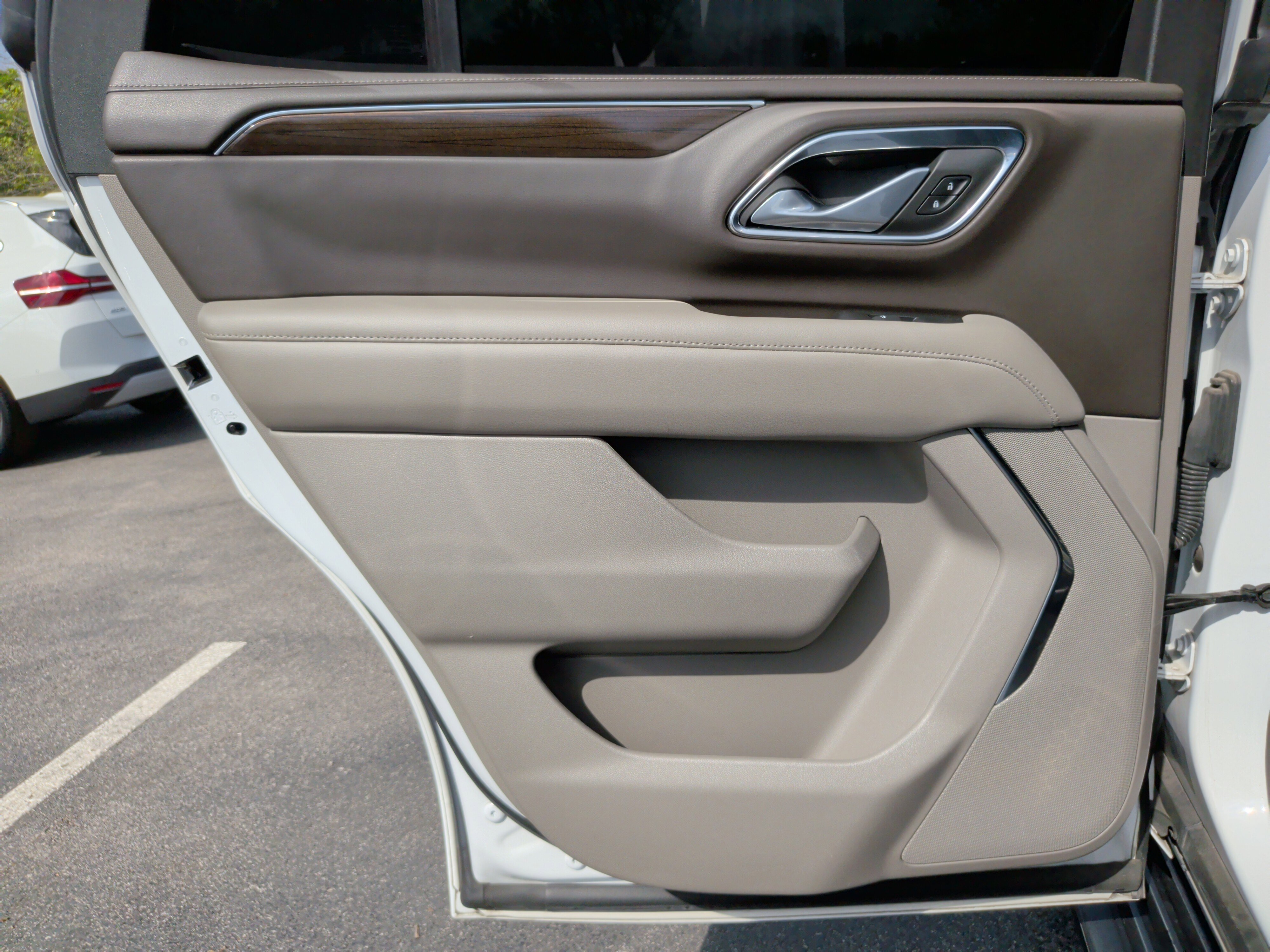 Used 2022 GMC Yukon SLE w/ Max Trailering Package image 38