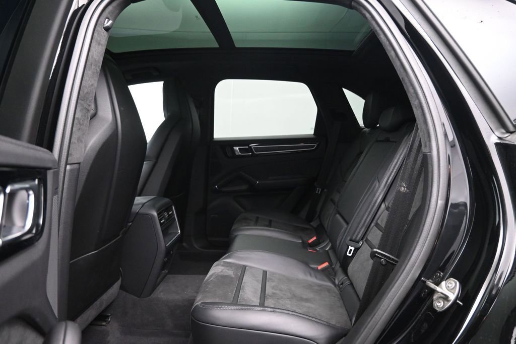 Used 2023 Porsche Cayenne GTS AWD/4WD image 29