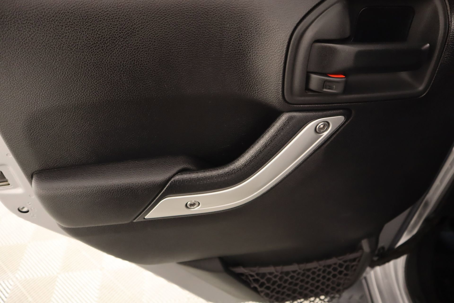 Used 2015 Jeep Wrangler Unlimited Sahara w/ Connectivity Group image 14