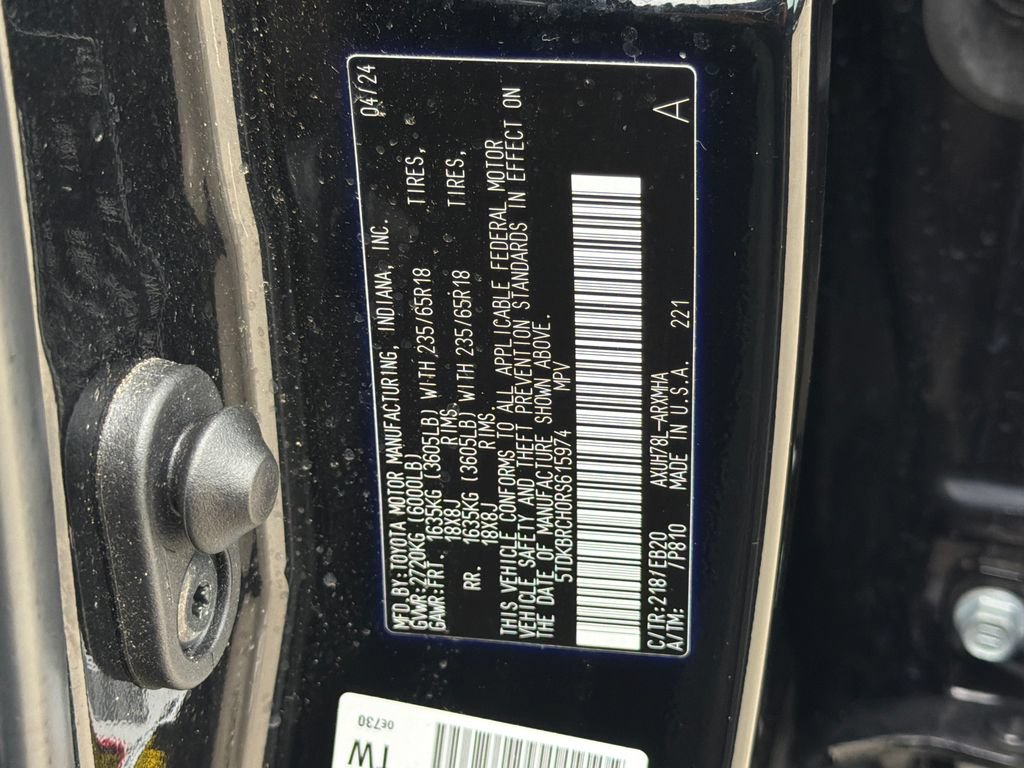 Used 2024 Toyota Highlander XLE AWD/4WD image 36