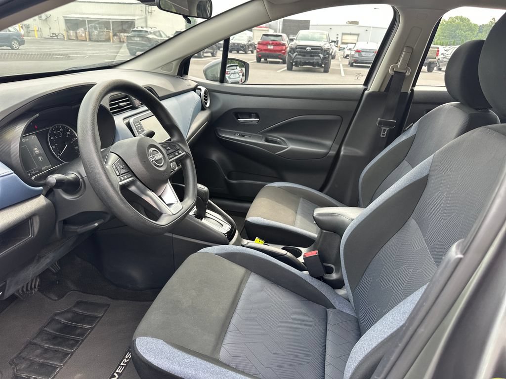 Used 2025 Nissan Versa SV FWD image 10