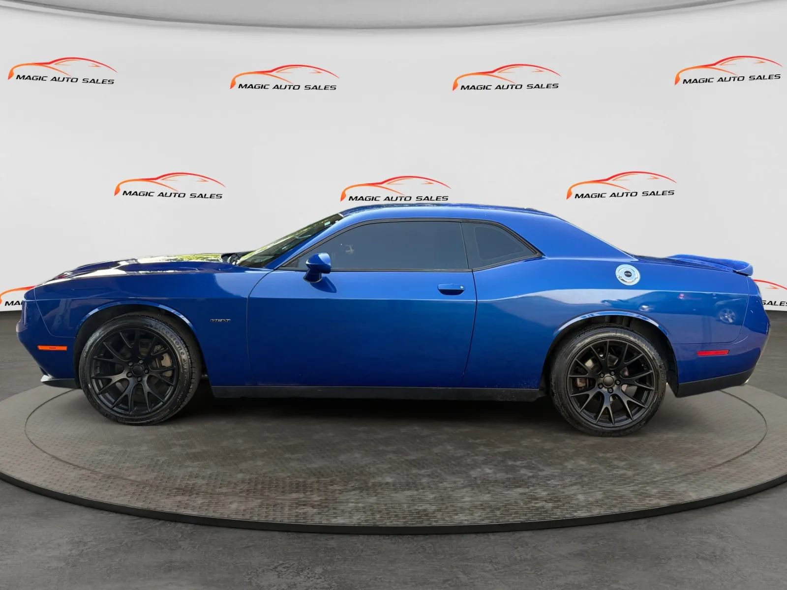 Used 2018 Dodge Challenger R/T RWD image 7