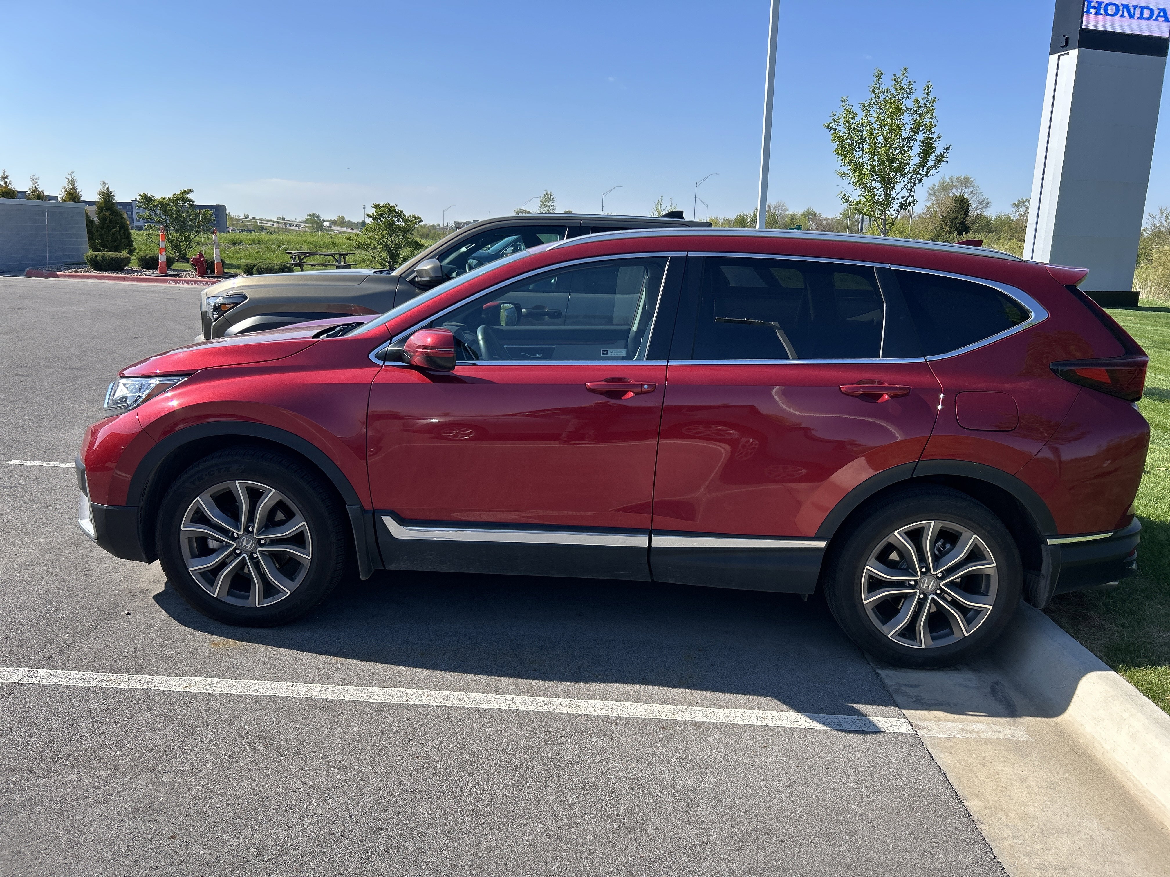 Used 2021 Honda CR-V Touring image 2