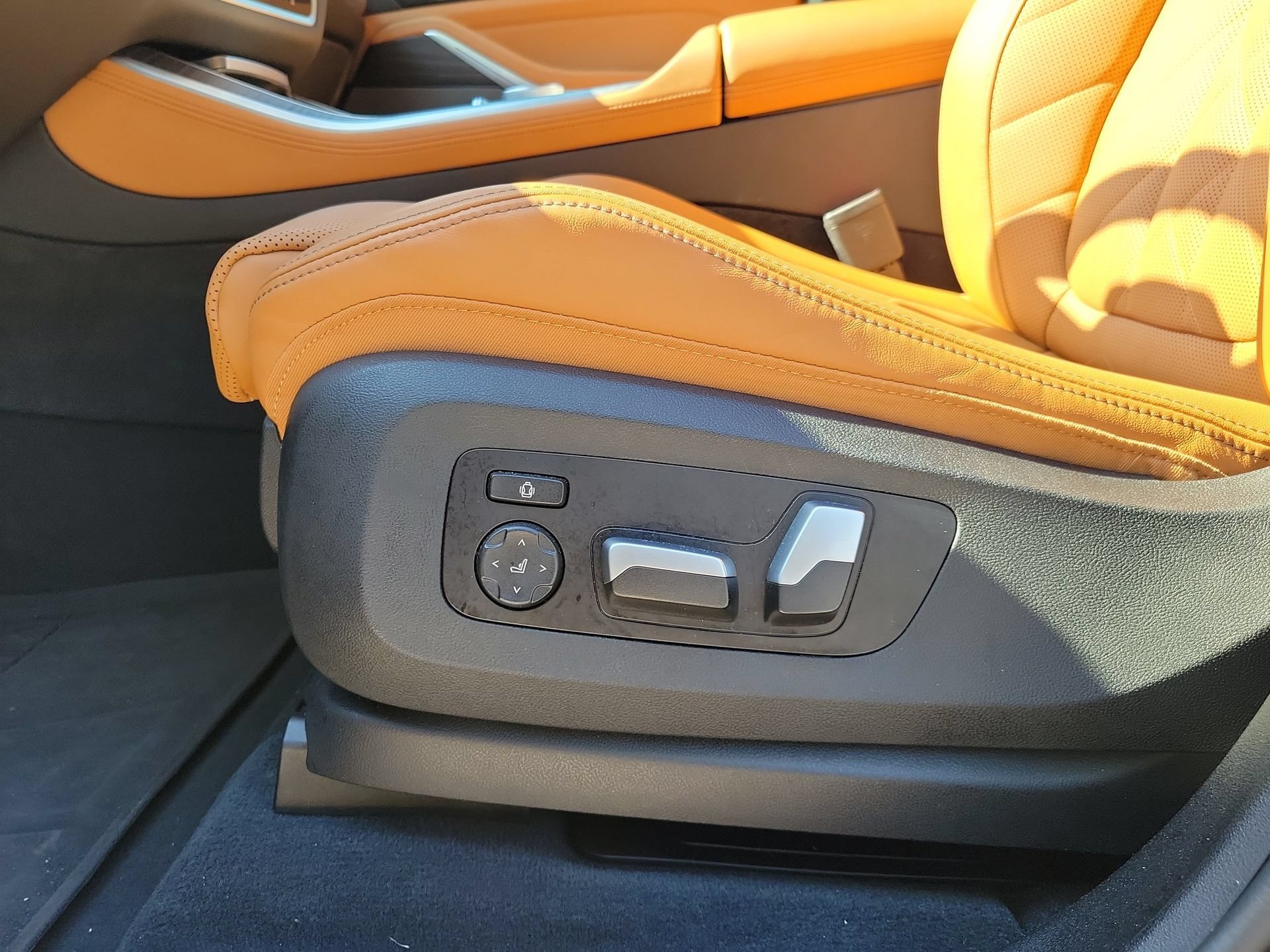 Used 2024 BMW X5 sDrive40i w/ Premium Package RWD image 32