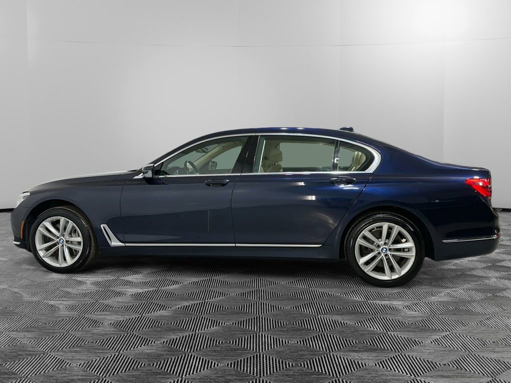 Used 2018 BMW 750i xDrive image 2