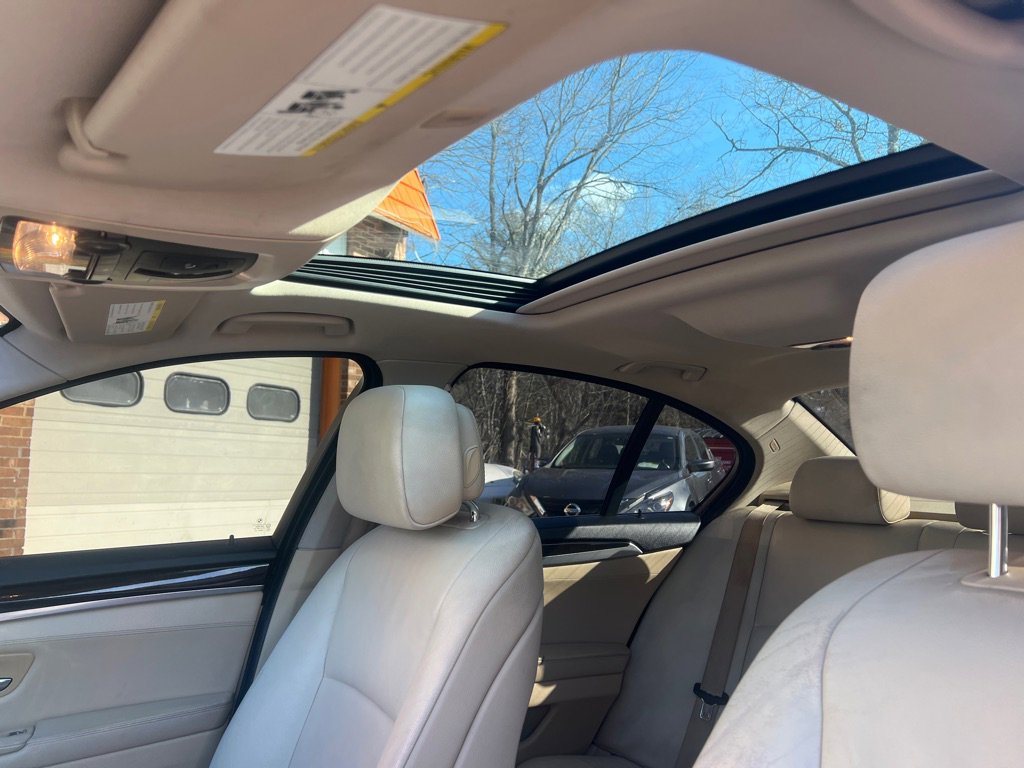 Used 2011 BMW 528i Sedan RWD image 36