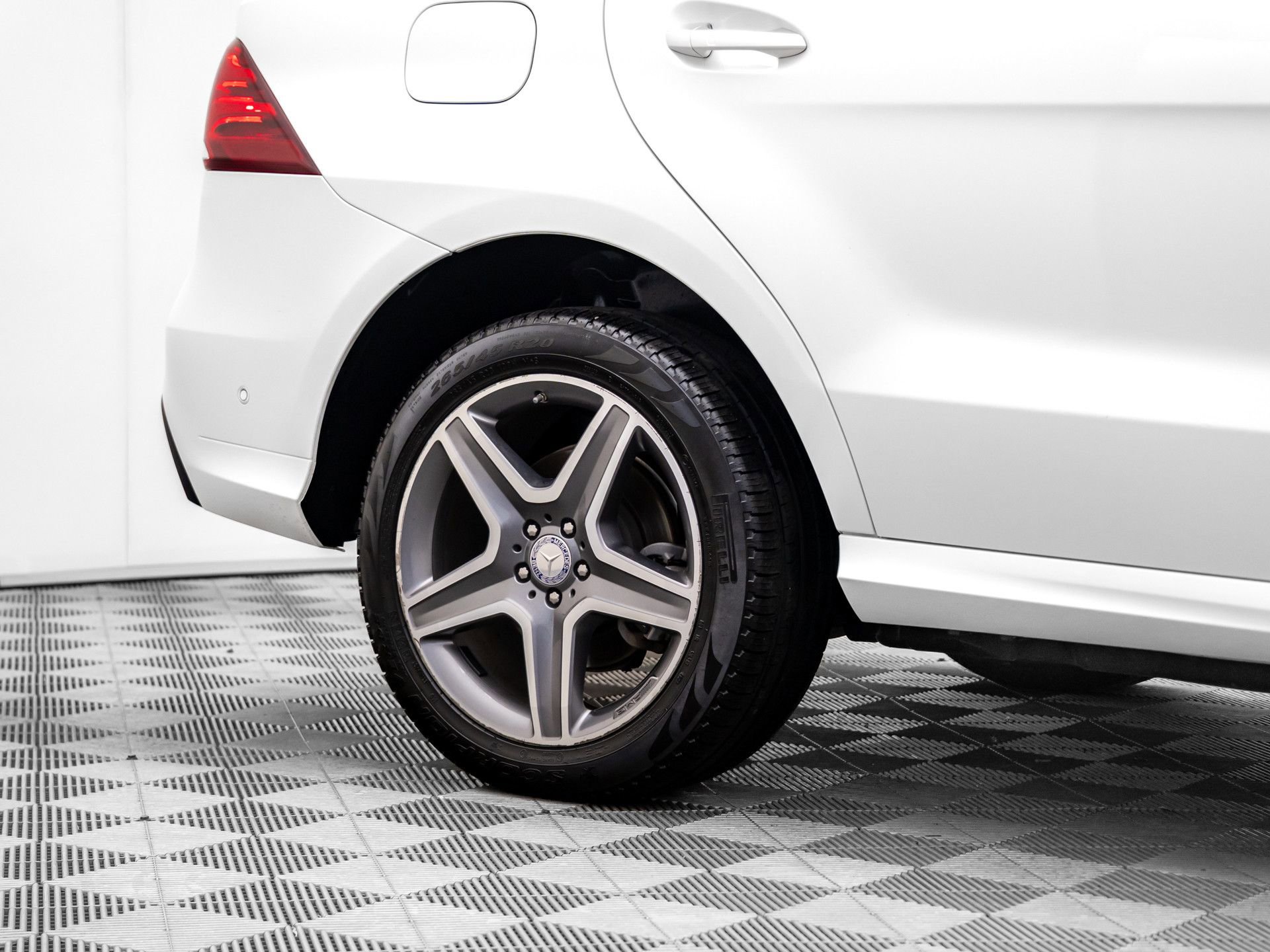 Used 2017 Mercedes-Benz GLE 400 4MATIC image 35