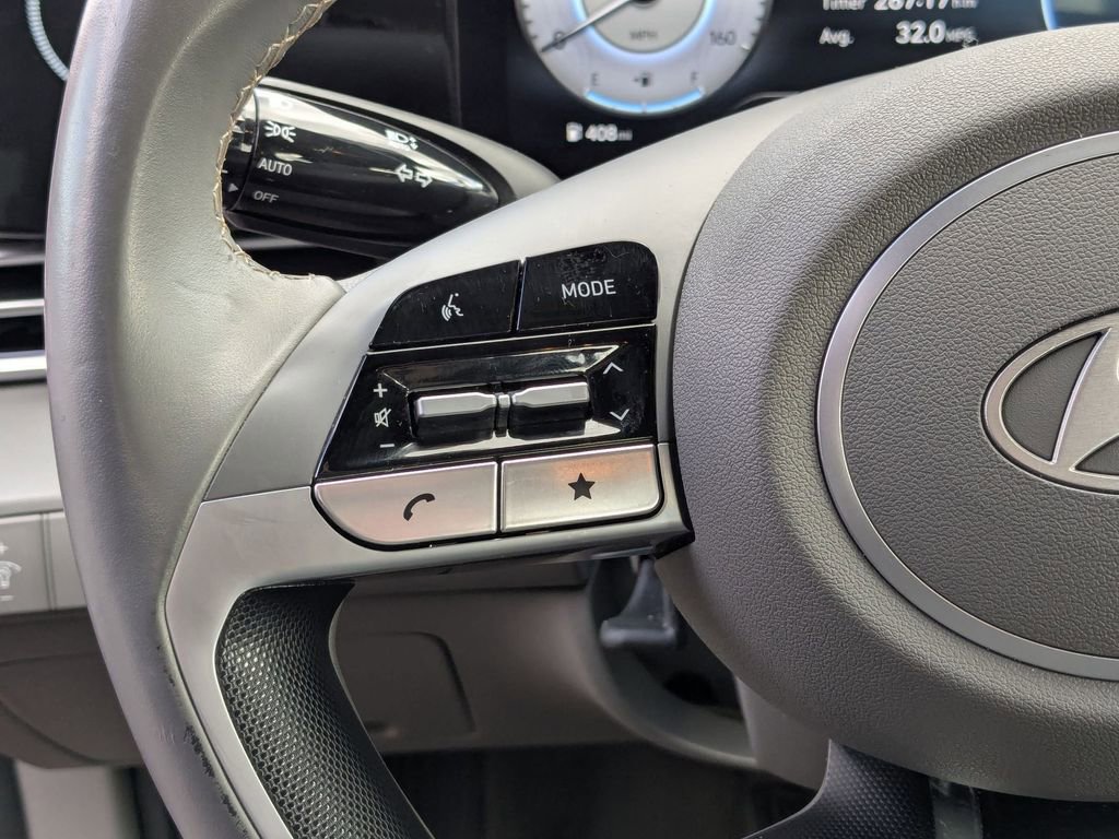 Used 2025 Hyundai Elantra SEL image 17