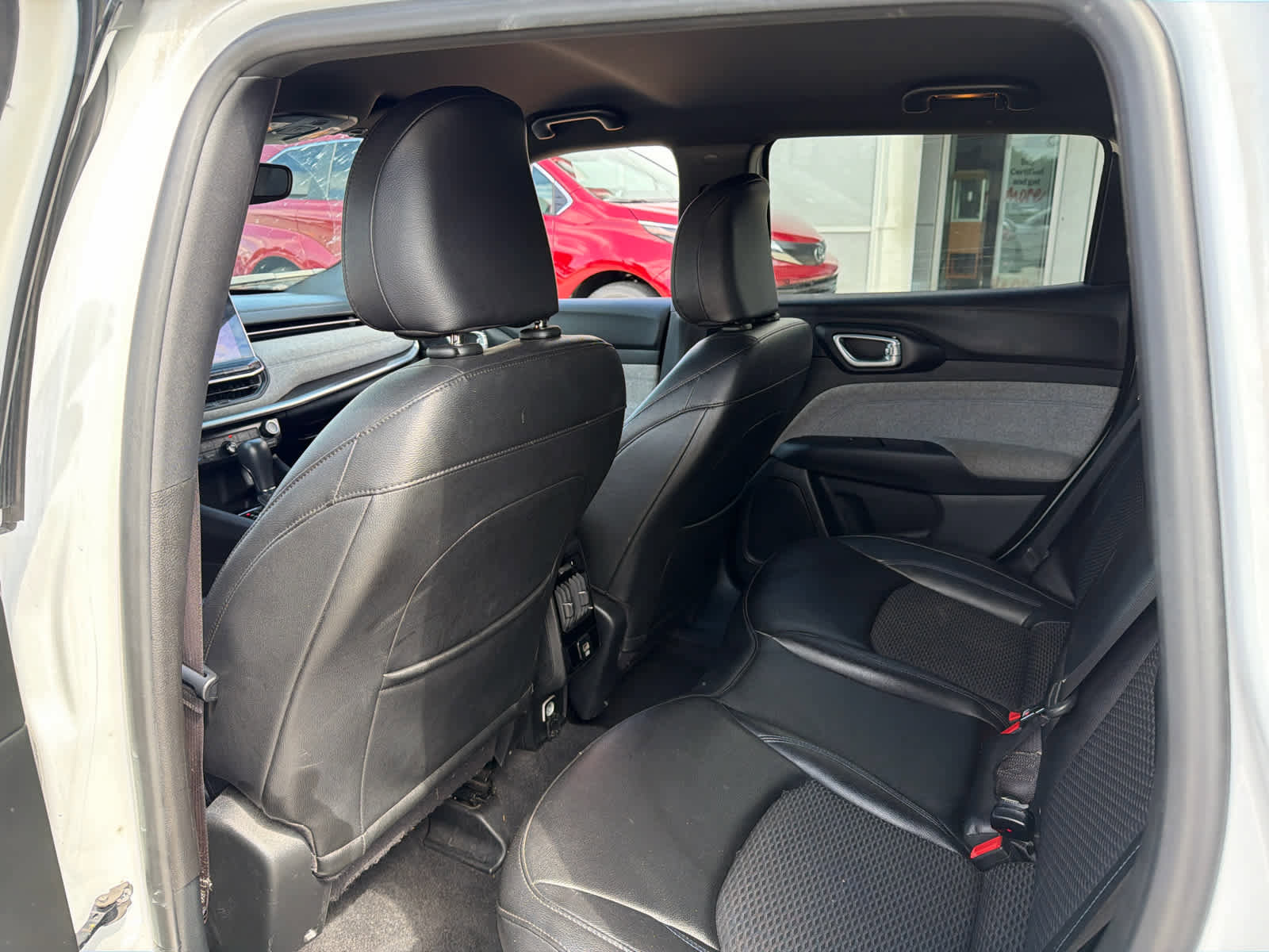 Used 2024 Jeep Compass Latitude AWD/4WD image 40